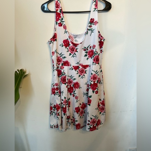 Dresses & Skirts - H&M summer short dress.  Size L​